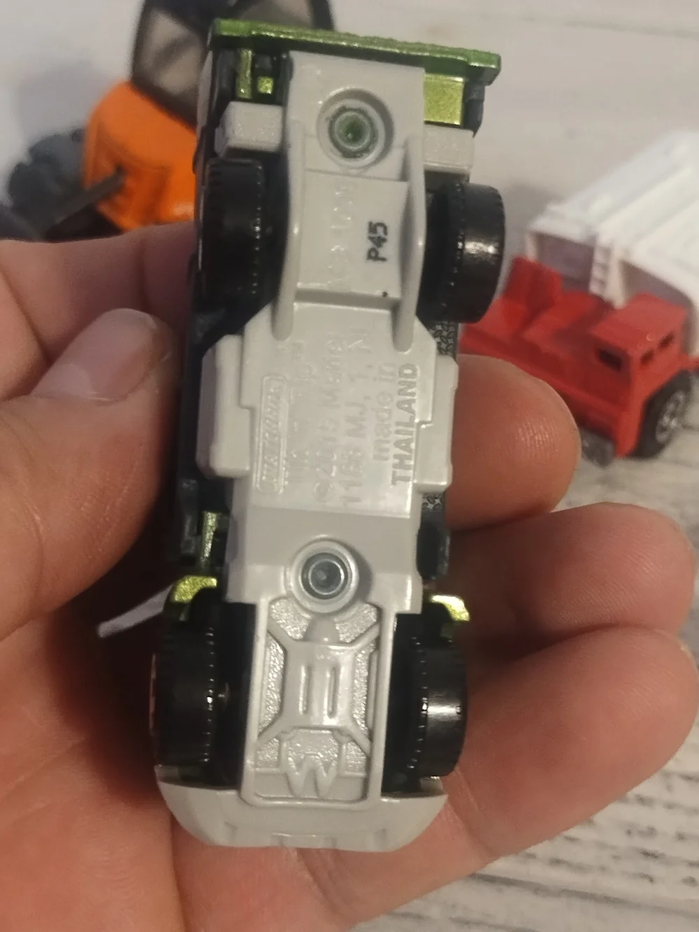Lot 4 vehicles construction 3 matchbox diecast metal and plastic/1 maistoplstic